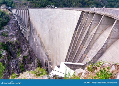 verzasca dam construction.